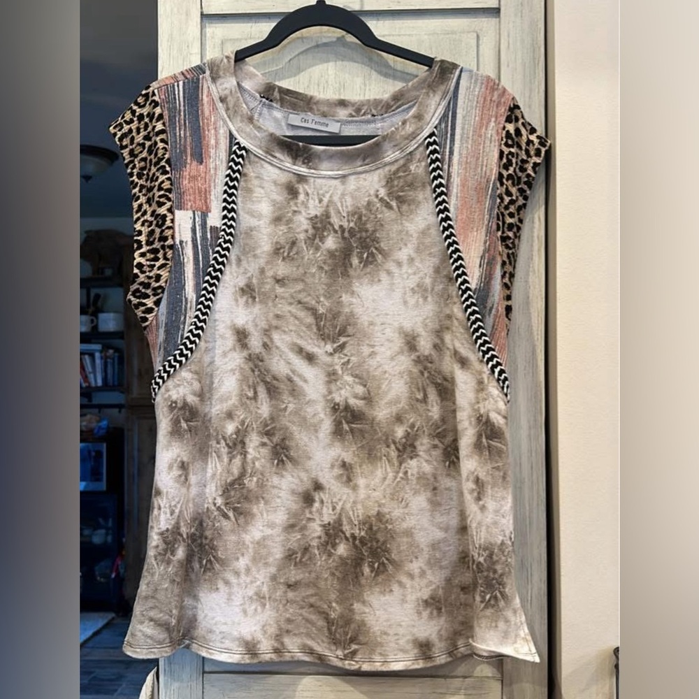 Super Cute Top Size Small CES Femme